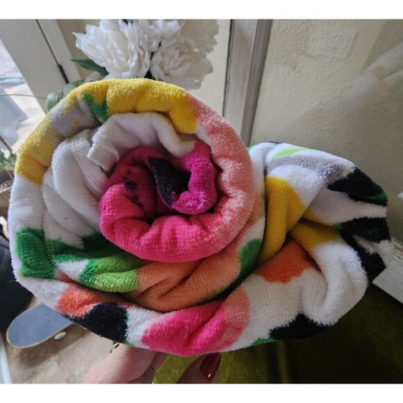 Kate Spade Oversized Wild Flower Beach Towel New With Tag - Picture 6 of 6